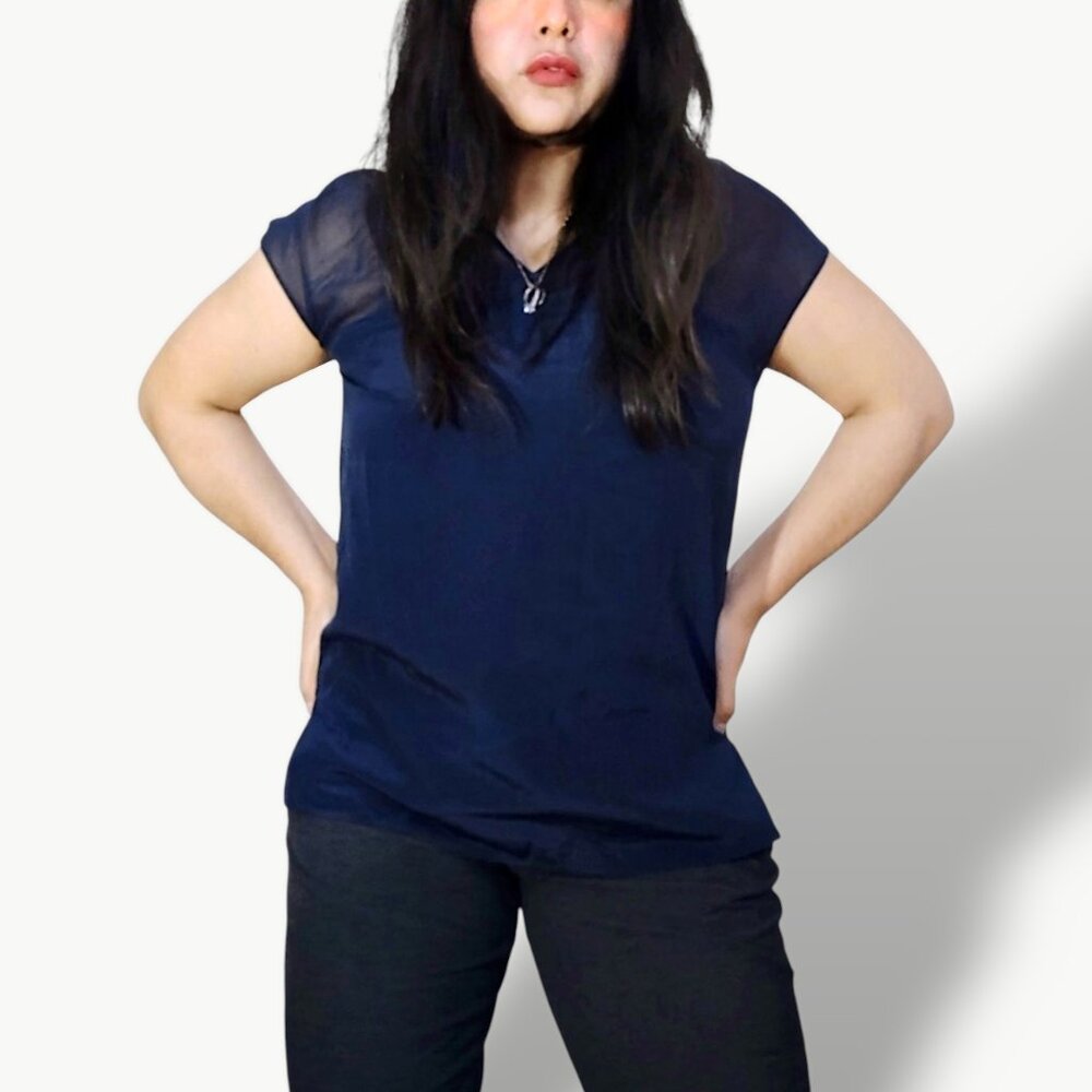 Vince 100% silk navy blue v neck sleeveless minimalist blouse women's M - Picture 3 of 6